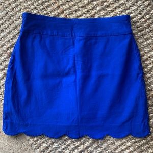Versions Skort. Super stretchy material. Size 6.